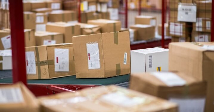 LimeLoop’s sleek reusable mailers seek to replace cardboard boxes