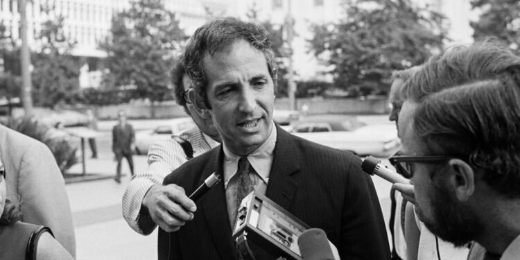 How Neil Sheehan Really Got the Pentagon Papers