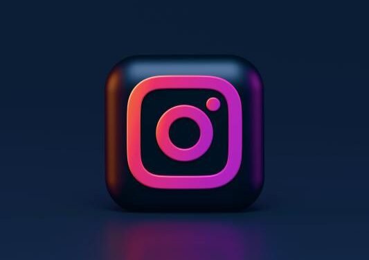 Instagram is finally testing a feature to let you turn off read receipts for DMs