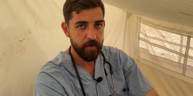Displaced Gaza doctor offers free medical help for children from his tent