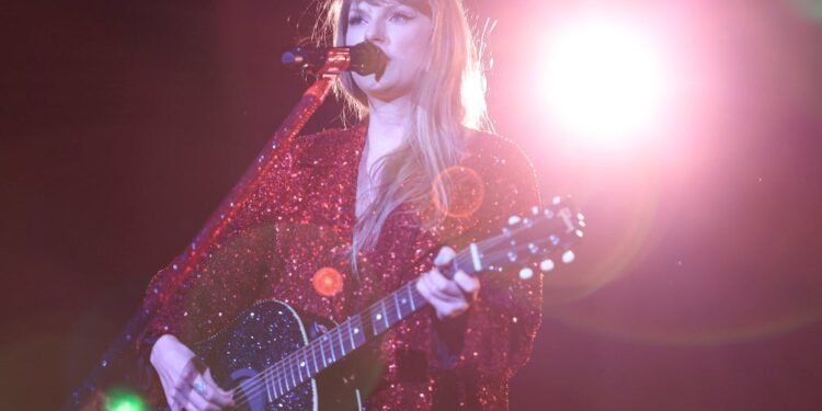 Taylor Swift Files ‘TAYLOR-CON’ Trademark, Fuels Speculation