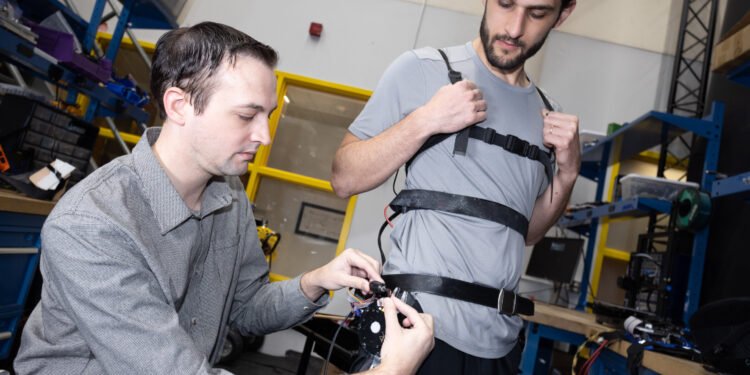 Universal controller could push robotic prostheses, exoskeletons into real-world use