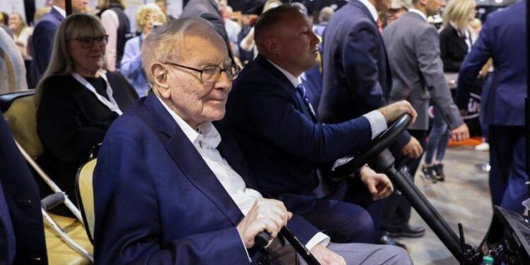 Buffett says Berkshire in good hands, lauds Apple despite lowering stake