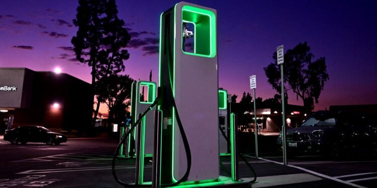 How Many Charging Stations Would We Need to Totally Replace Gas Stations?