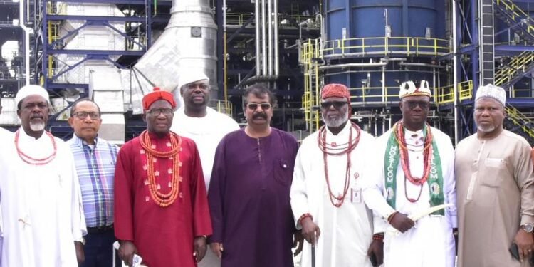 Oil communities in Nigeria declare support for Dangote amid dispute with regulators