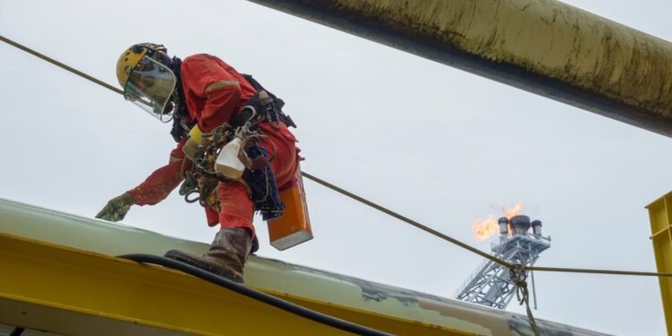 Supply chain “not to blame” for net zero delays, EIC report