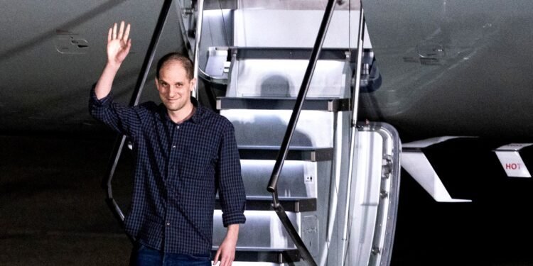 US Hands Over Russian Cybercriminals in WSJ Reporter Prisoner Swap