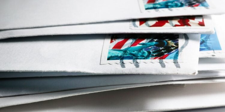 USPS Text Scammers Duped His Wife, So He Hacked Their Operation