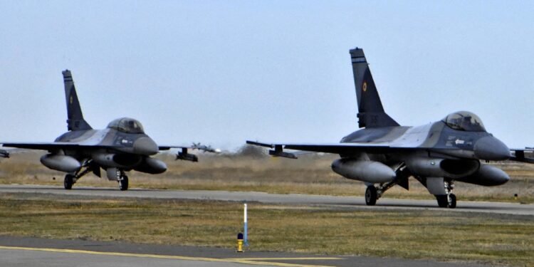 US Considers Sending AGM-154 Glide Weapon for Ukraine’s F-16s
