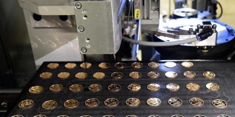 Gold poised for weekly gain ahead of potential Fed rate cut