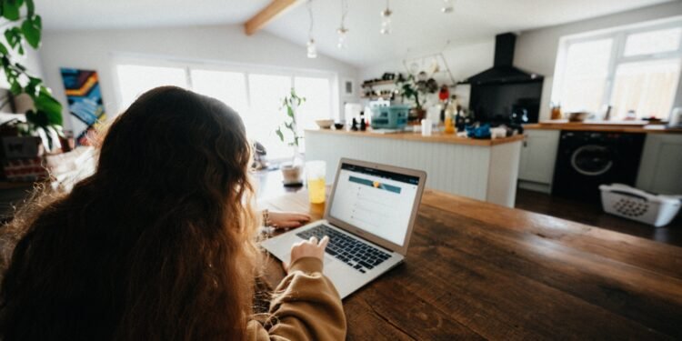 Researchers examine teens’ use of generative AI, safety concerns