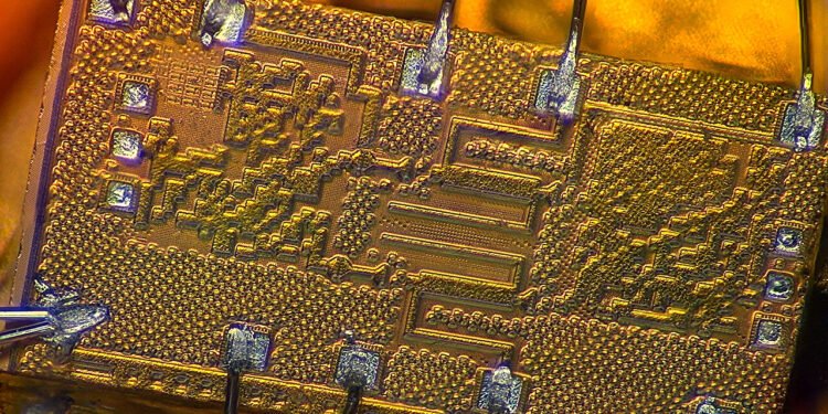 AI unveils strange chip designs, while discovering new functionalities
