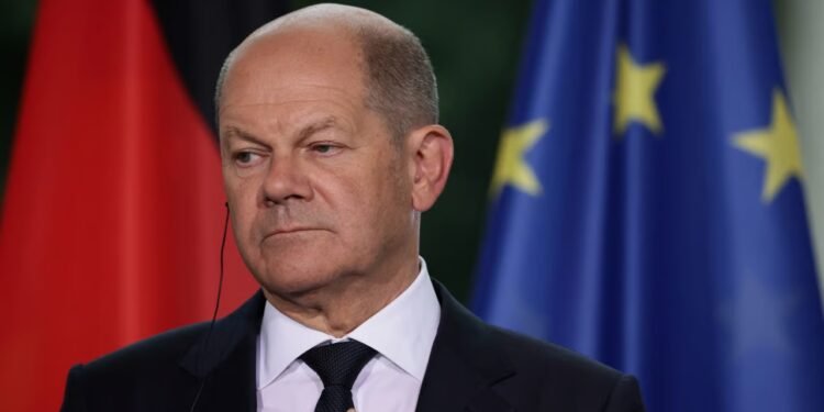 Scholz Rejects Drastic Rise in German Defense Spending