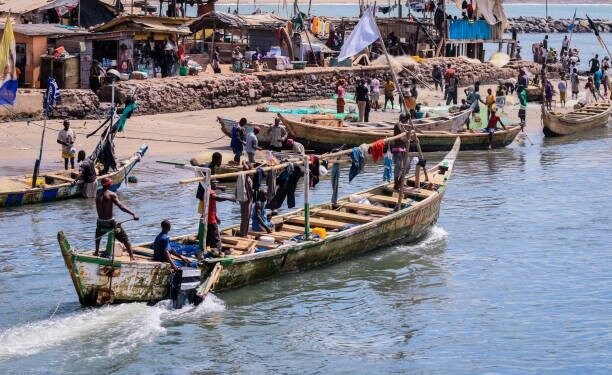 Ghana ends 2025 close season for canoe fishermen, keeps ban for trawlers
