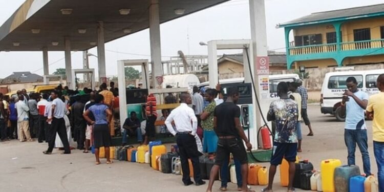 Nigerian authorities expose fuel smuggling problem