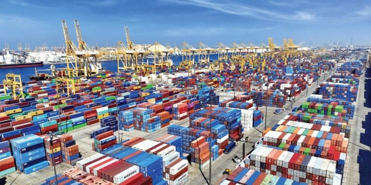 UAE foreign trade hits $1.42tn in 2024 as goods and services boom