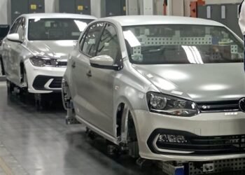 Volkswagen suspends car production in South Africa