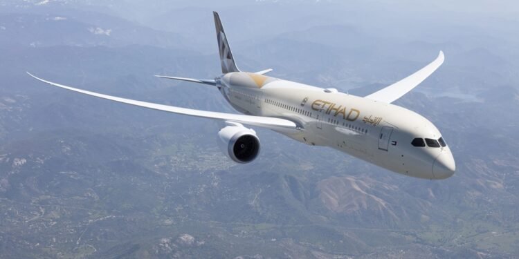 Etihad Airways confirms order for 28 wide-body Boeing aircraft