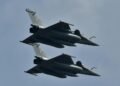 India and Pakistan accuse each other of attacks, tourists flee