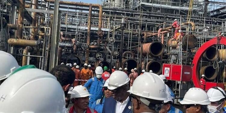 Nigeria’s national oil company announces shutdown of state-owned refinery