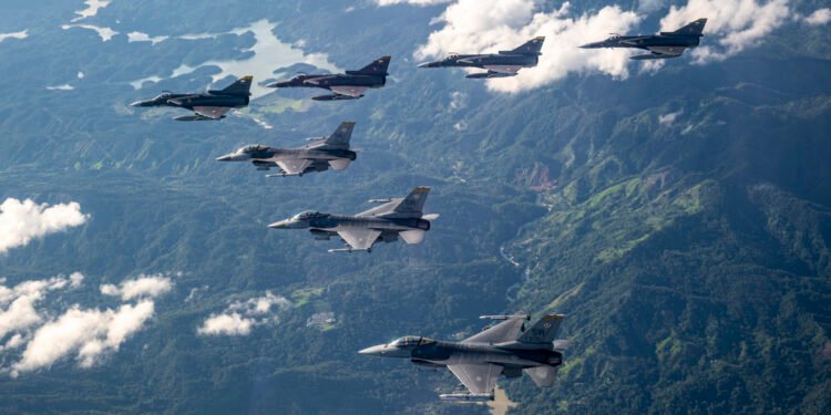 US Approves F-16 Training, Parts to Ukraine