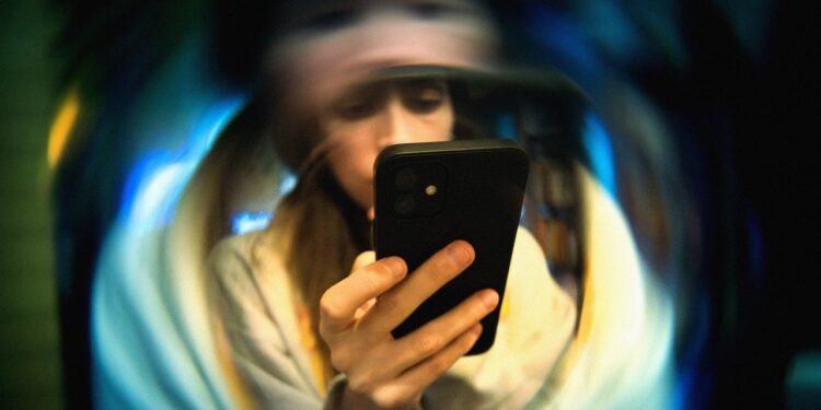 7 Ways to Limit Your Endless Doomscrolling