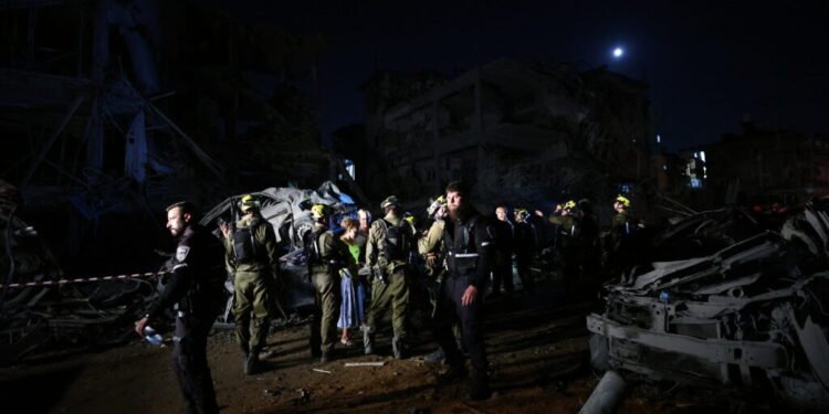 Jordan, Syria, Lebanon Reopen Airspace as Israel, Iran Trade Fire