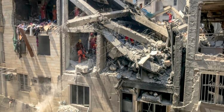 Pro-Iran Groups in Iraq Demand US Troops Leave, Warn of Regional Escalation