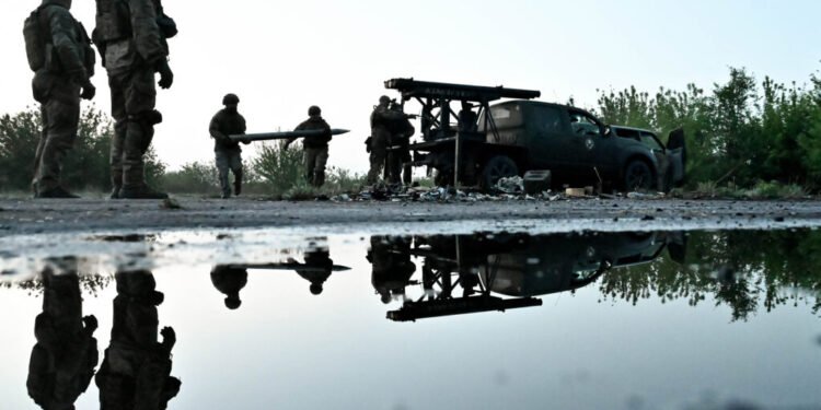 Russian Strike Kills Three, Wounds 14 in Ukraine