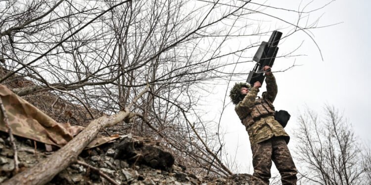 Russian Strikes Wound 12 in Ukraine