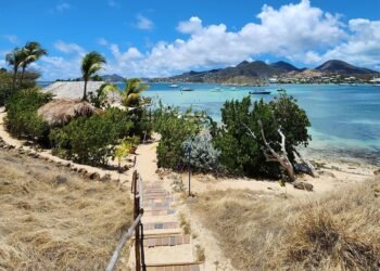 The Best Beach Day in Saint Martin? It’s on This Tiny Island With Two Bars