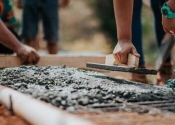 Repairs to crumbling clinic delayed