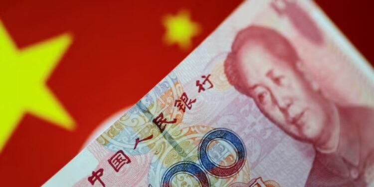 US Dollar Value Falls as More Nations Choose Yuan: What’s Happening