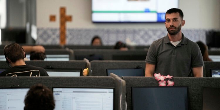 AI shakes up the call center industry, but some tasks are still better left to the humans