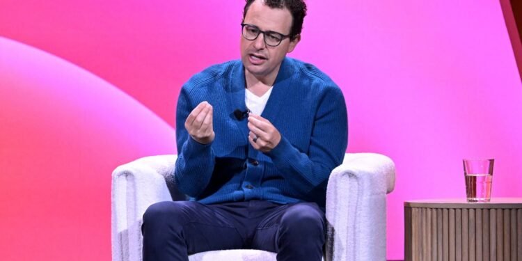 Businesses Are Using AI to Automate Work, Replace Human Jobs