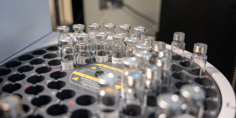 AI model identifies high-performing battery electrolytes by starting from just 58 data points