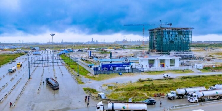 Dangote creates an opening for investors as he plans to sell 10% of his refinery shares