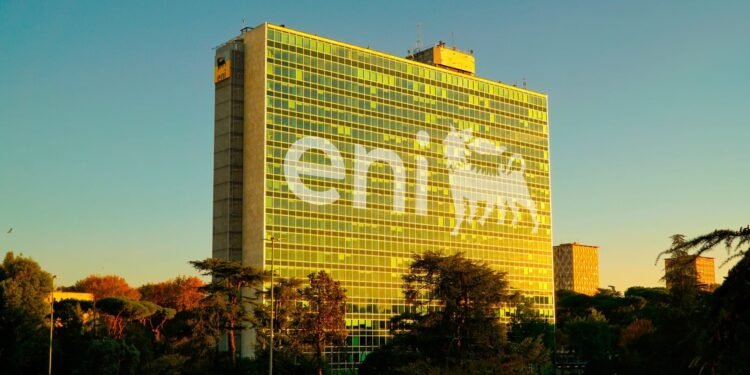 Eni trains 16 Mozambican engineers for Coral Sul FLNG project