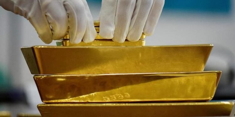 Gold zooms past $4,000 for first time in historic flight to safety