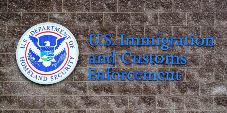 DHS Kept Chicago Police Records for Months in Violation of Domestic Espionage Rules