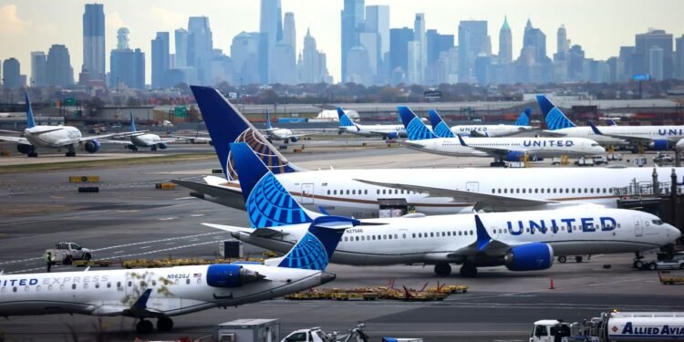 FAA Plan to Cut Flights Might Not Be an Utter Nightmare