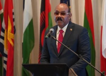 Prime Minister Browne writes to new and former leaders of St Vincent and the Grenadines