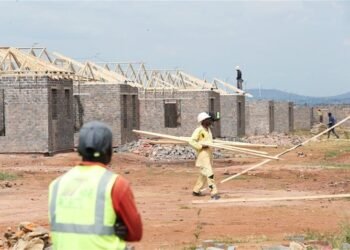 Unemployment rate falls, helped by construction