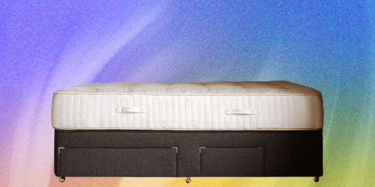 Woolroom Luxury Wooly Mattress Review: Supple but Stinky