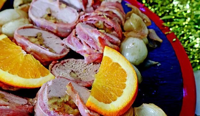 Orange-glazed apple-stuffed pork fillet with balsamic baby onions on the side