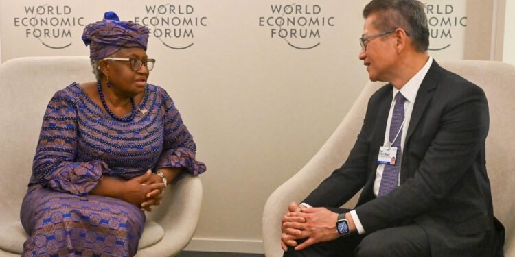 Paul Chan attends the World Economic Forum Annual Meeting in Switzerland; spotlights Hong Kong’s advantages as an international hub for trade and finance