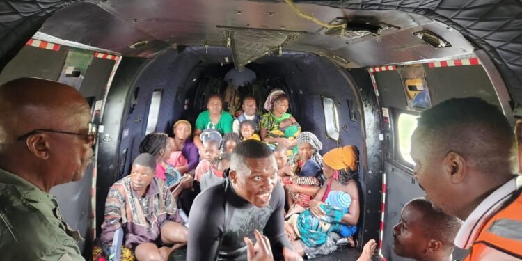 SAAF rotorcraft continue to assist with Mozambique rescue ops