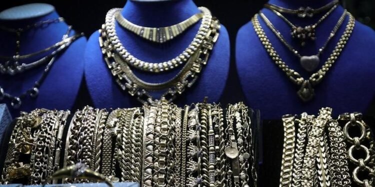 Gold falls 1% on firmer dollar, thin Asia trade