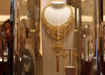 Gold rises on US-Iran tensions and lower European bond yields