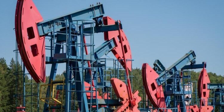 Oil heads for first weekly gain in three as US-Iran tensions rise